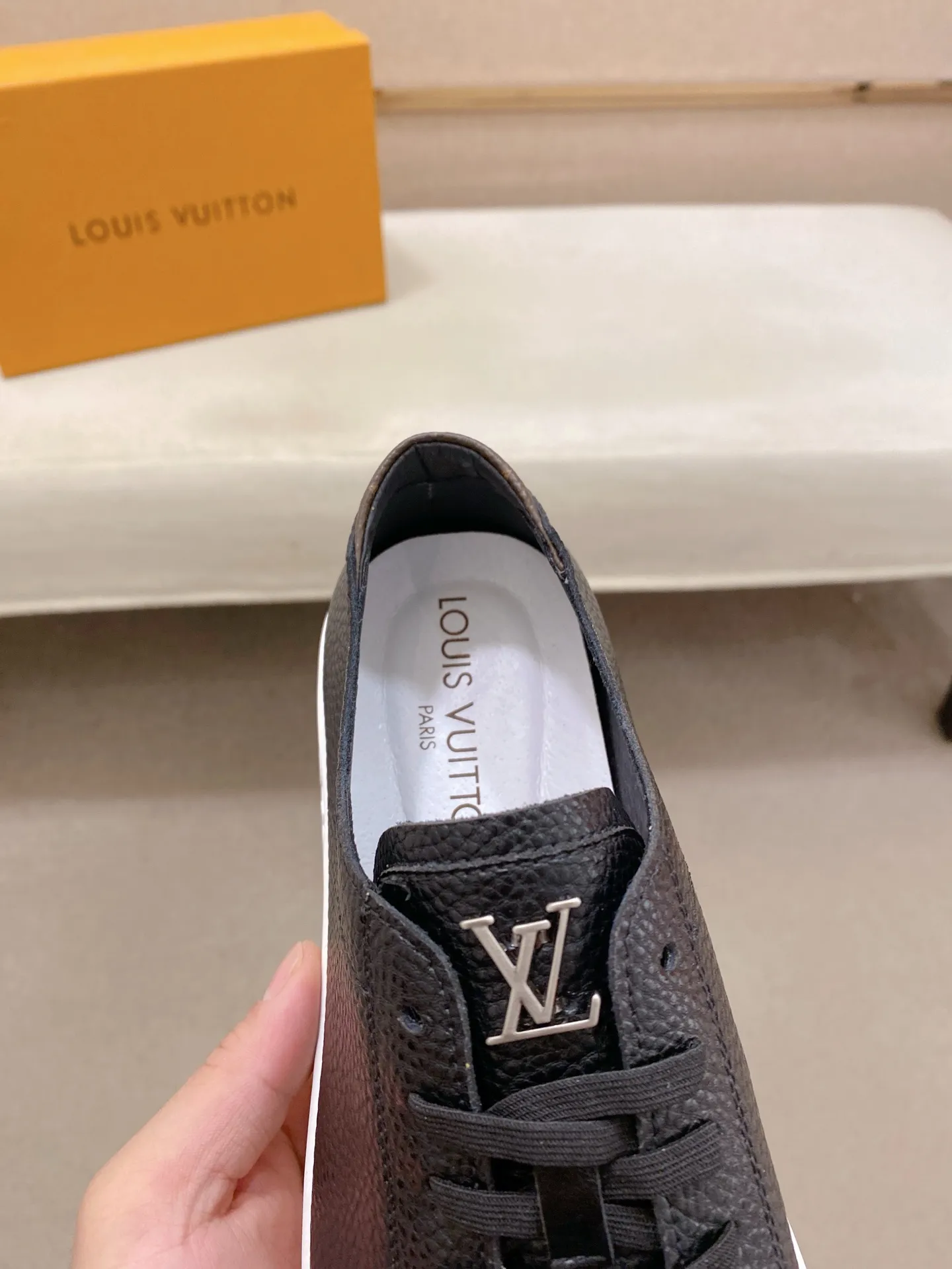 Men's shoes💰 440💰louis vuitton (Louis Vuitton/lv) top 🔍🔍 new models are on sale at the same time at the counter. The upper 🇮🇹 is imported from Italy first-layer cowhide, and the lining is fully imported sheepskin 💪💪, completely 1⃣️ to 1 ⃣️Re-engraved🇮🇹💪💪, ⚠Sole: The original sole is specially provided by the original factory, the exclusive movable molded sole is super comfortable, ⚠The original factory follows the order, 🔍🔍high quality, you can enter and exit the counter at will, welcome to compare⚠. Code number:38-44